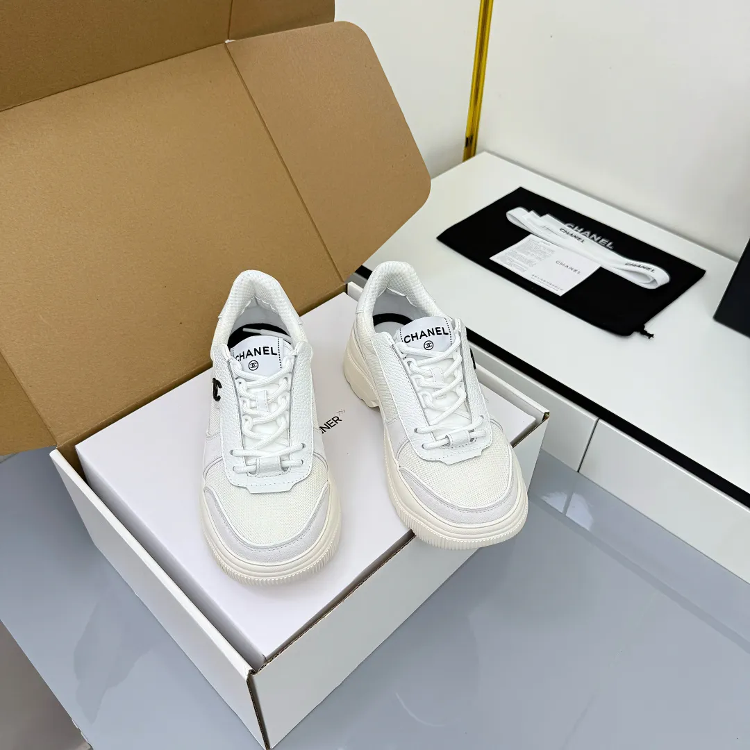 👟👟Ex-factory price 620👟👟 Chanel bread shoes ~ original calfskin panda shoes Chanel 25C latest hot style panda black and white sports shoes casual sneakers Xiaoxiang hot item classic black and white panda color coco girls must pay Fabric: original custom mixed sheepskin lining: original imported breathable mesh lining outsole: Original molded rubber + TPU combination Size: Women's 35-41